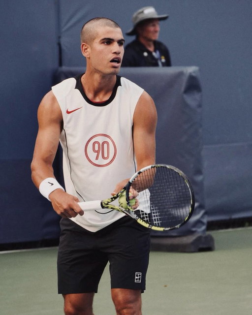Carlos Alcaraz looking like he's ready to score a Gamebreaker. 