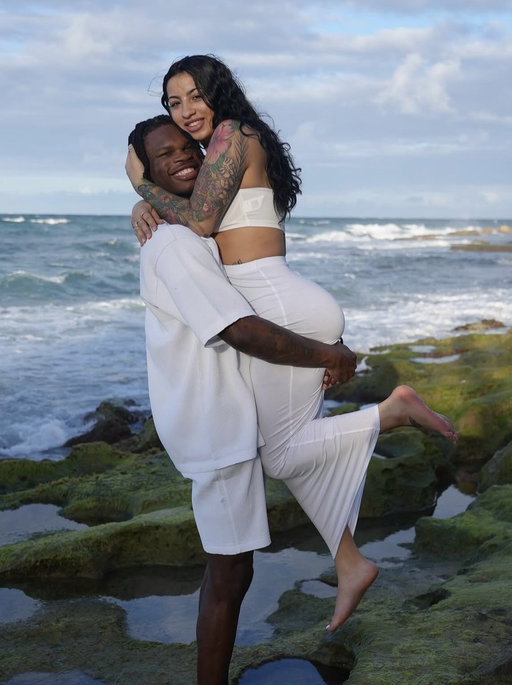 Travis Hunter and his wife Leanna Lenee have announced the birth of their son 💙👶

(via Travis Hunter/YouTube) 
