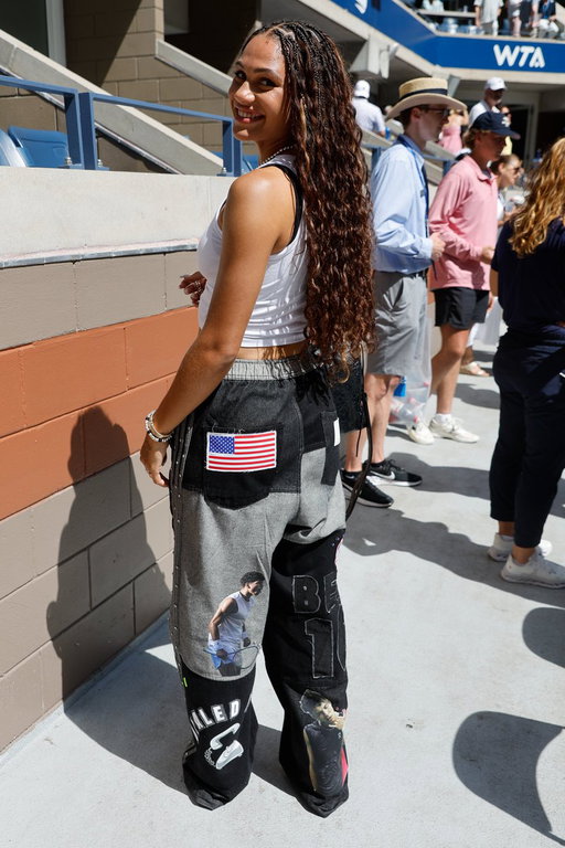 Trinity Rodman rocking custom Ben Shelton pants to watch him play. 🥺 