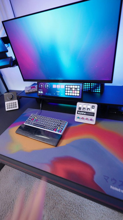 Some commonly asked questions about the @corsair XENEON EDGE!

1. How do you connect it to your computer?

2. Does it work with macOS?

3. Does using the touchscreen make you “alt-tab” out of a fullscreen application?

#corsair #xeneonedge #builditbetter 