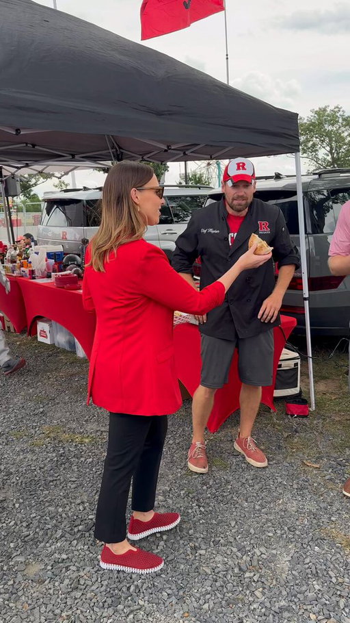 She’s officially a New Jerseyan!

@ZinnKeli enjoys her first pork roll egg and cheese sandwich as AD. 

Or is it Taylor Ham? #GoRU 