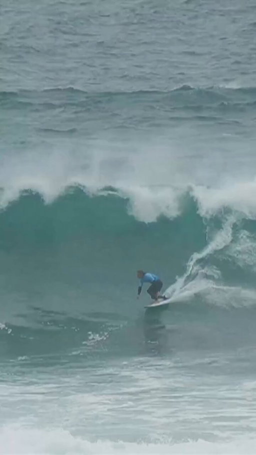 Thomas Debierre lighting up Pantin! 
#AbancaPantinClassicGaliciaPro Men's Round of 32 is ON!
Watch LIVE >> https://t.co/ffk69Z1R7w 

@classicsurfpro 