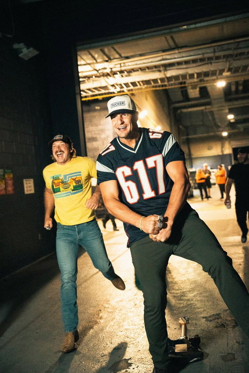One week since Morgan Wallen, Gronk, and the most epic Gronk guitar spike we’ve ever seen 🎸😂

📷: Matt Paskert 