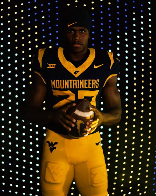TOUCHDOWN WEST VIRGINIA 🙌

Cyncir Bowers takes in for a 26-yard TD!

WVU 38, RMU 3 // 4th-10:16 