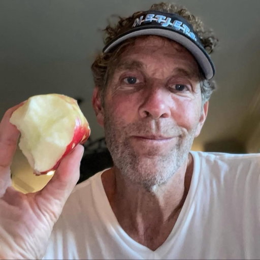 I picked my first honeycrisp apple of the season! Straight from our backyard. Nature is so underrated!

Eat more plants and less things made in plants!!! 