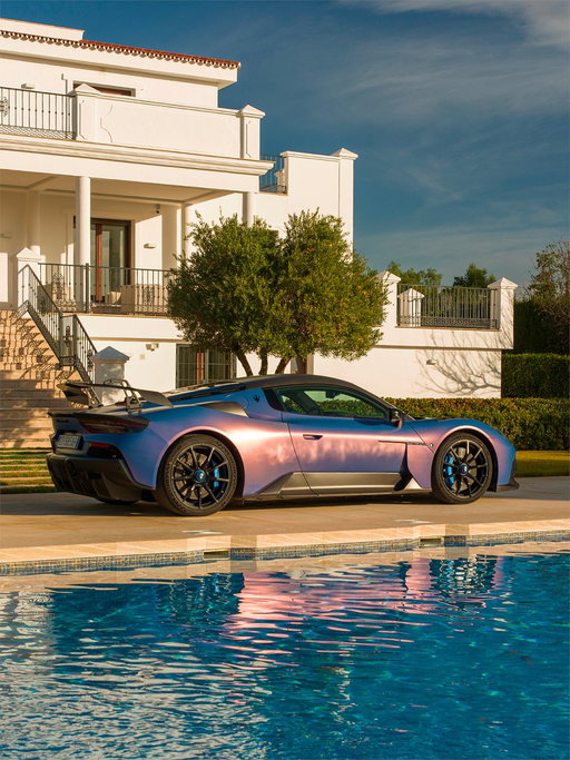 Poolside, but still the shark.​
#MaseratiGT2Stradale #Maserati 