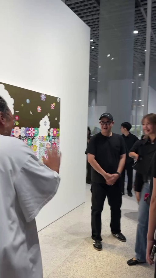 LISA pulled up to Murakami’s exhibition in Seoul 🌸 