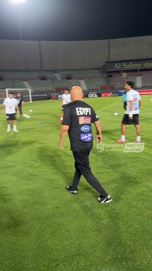 ايه اللمسة دي يا عميد 🤯
العميد هوّشنا كلنا 😂

#شجع_مصر
#يلا_نرجع_الأمجاد 