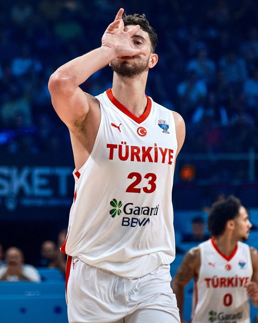 🇹🇷 TURKEY STUNS SERBIA IN A CLASSIC MATCHUP

Alperen Sengun IS A SUPERSTAR.

28 PTS
13 REB
8 AST
4 3PM
10-17 FG
1 STL

Championship favorite now? 