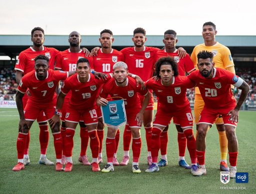 ¡LOS TITULARES 🇵🇦📸! 

Estos son los 11 titulares de #PanamáMayor🇵🇦 enfrentando a Surinam 🇸🇷.

⏱️Minuto 8️⃣’ 
🇸🇷 0-0 🇵🇦

🏟️ Estadio Dr Franklin Essed 
📺 @tvmaxdeportes y @deportes_rpc 

#MásPanameñosQueNunca🇵🇦 