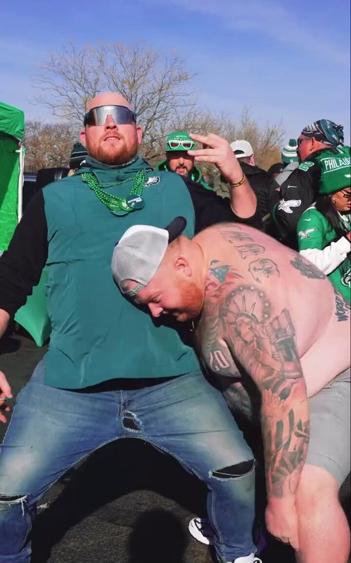 Watchu doin’ at the game bro?? @timthetatman 