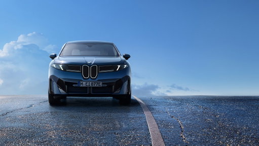 The new BMW iX3 is the start of a new era. A real road stunner with a new kind of driving experience, built around you.

The new BMW iX3.
#BMWiX3 #BMW #BMWNewEra #NeueKlasse

To learn more: https://t.co/OdMiJ85oN7

BMW iX3 50 xDrive: WLTP energy consumption combined: 17,9 - 15,1 kWh/100 km; WLTP CO₂ emissions combined: 0 g/km; CO2-class: A; WLTP electric range: 679-805km

BMW Individual Steering Wheel in digital white available for order optionally starting from 01/26.

Screen contents are subject to change due to ongoing software updates.