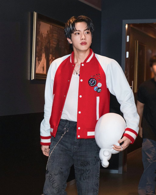 In London for his ‘#RUNSEOKJIN_EP.TOUR,’ Global Brand Ambassador #Jin from @bts_bighit was seen in a custom #Gucci jacket. 