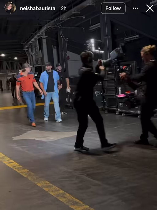 Morgan Wallen nailed Jose Bautista’s wife while imitating his bat flip 


