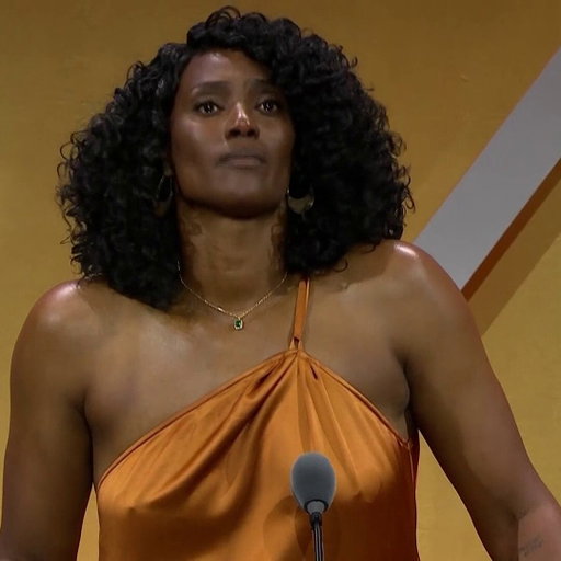 Sylvia Fowles reflects on just how much her family has meant to her career 🥹🧡

#25HoopClass 