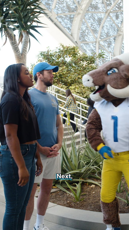 Looking for all the best spots to hang at SoFi Stadium? It’s easy—just join the Official Bank of the Los Angeles @RamsNFL and you’ll unlock exclusive perks like VIP access to the SoFi Member Lounge (a.k.a. Rampage’s favorite place to get free popcorn). 