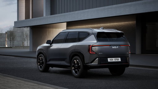 Bold on the outside, serene on the inside. 

Introducing the Kia EV5 GT-Line's two opposite identities. 

The Kia EV5 GT-Line’s aggressive and dynamic look welcomes you with a refined and comfortable interior to feel just like home. 

The Kia EV5. Your home away from home. 