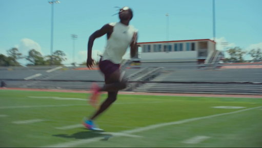 Fuel up. Lock in. GO!
From training day to game day, level up like a pro.
CELSIUS. LIVE. FIT. GO! 