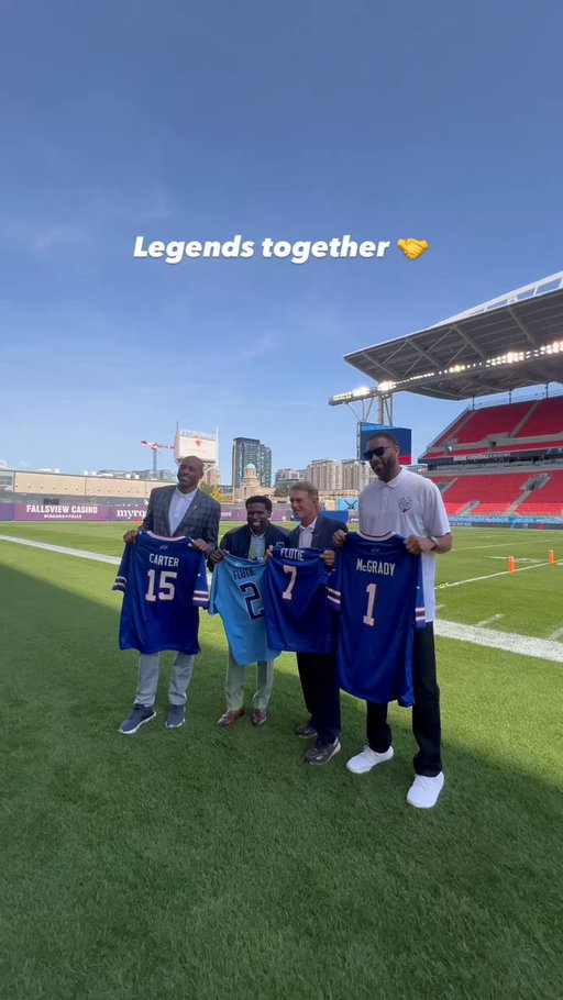 Tracy McGrady, Vince Carter, Doug Flutie and Pinball celebrating the new @BuffaloBills x MLSE partnership 🌊 