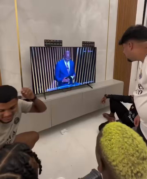 Never forget when Brazilian fans found out Vini Jr did not win the Ballon D’Or 😭

(Via IG/oguipolemico) 
