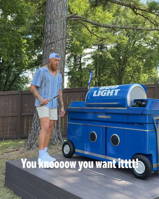 The People’s Tight End? The Songbird of our Generation? Whatever you call @gkittle46, make sure you comment #Traegerator &amp; #Sweepstakes now for a chance to tailgate with it at your team’s stadium 