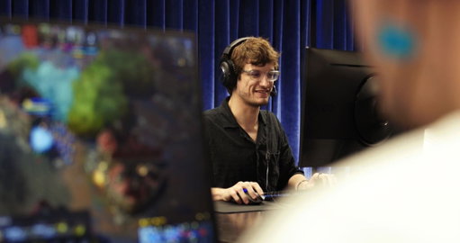 Amazon is running an ALPHA TEST for their brand new MOBA, March of Giants, and it's live until Sept 14th.

I have been really enjoying the game and different spin on the MOBA Genre. If you want a chance to play, check out the link below or join my community discord for an alpha code.

You can be one of the first to check it out, and give feedback.👀
👉 Request access here: https://t.co/6fRWuuxptr
#MarchOfGiants #MOBA #GameAlpha #Ad