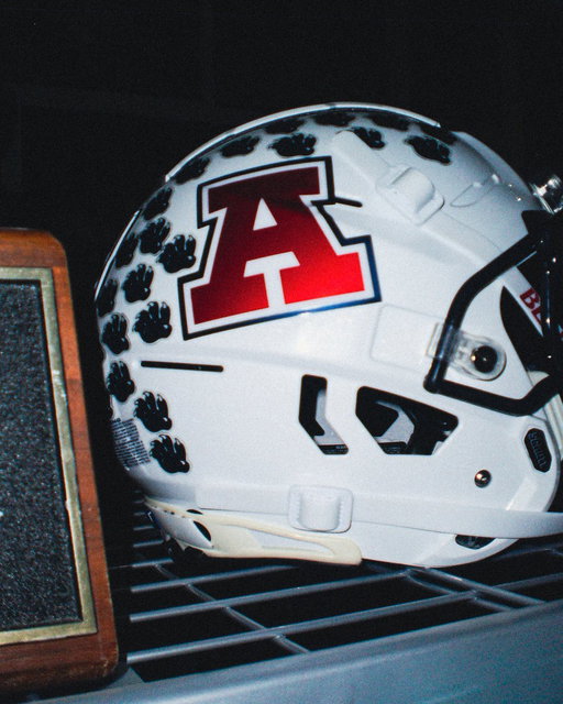 new helmets, same tradition.
A fresh take on an 80s classic. 