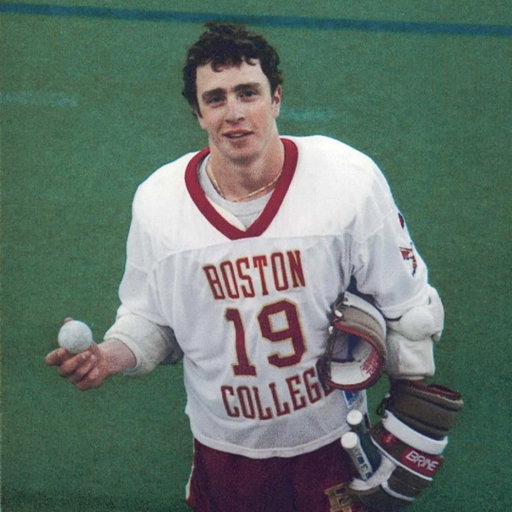 The story of Welles Crowther: 
“The Man in the Red Bandana” ❤️

A thread— 