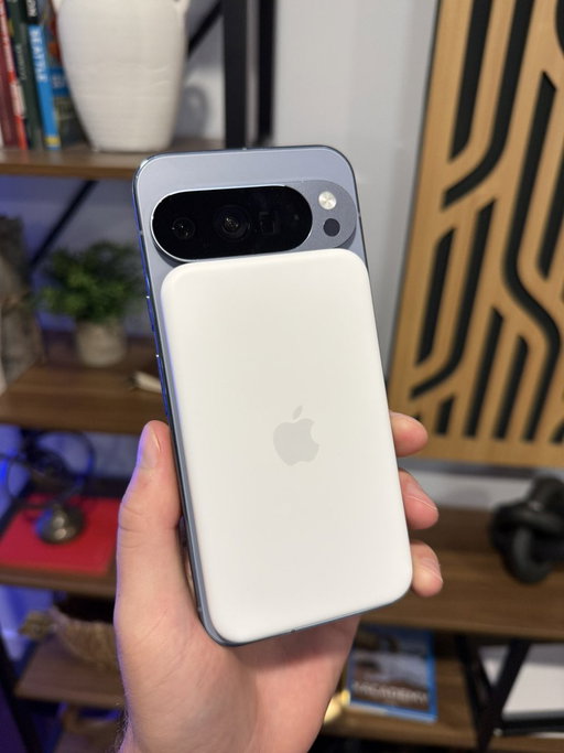 The new iPhone Air MagSafe battery fits great on the Pixel 10 Pro XL! 