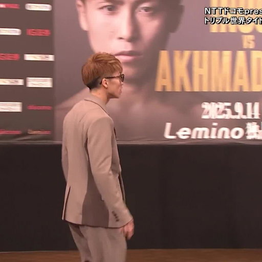 A special moment from Japan. 

@AkhmadalievMJ gifts @NaoyaInoue_410 &amp; his team traditional outfits from his country ahead of their fight 🙏 