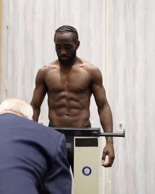 Half of the main event is OFFICIAL ‼️

167.5lbs for @TerenceCrawford

[ #CaneloCrawford is LIVE ONLY on @Netflix | #RiyadhSeasonCard ] 