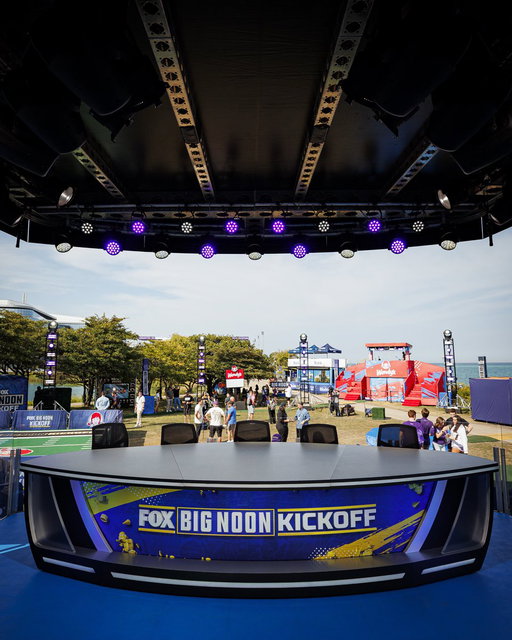 Palpable Buzz 🎬

🚪 Doors open at 8 am
📺 @BNKonFOX LIVE at 9 am 