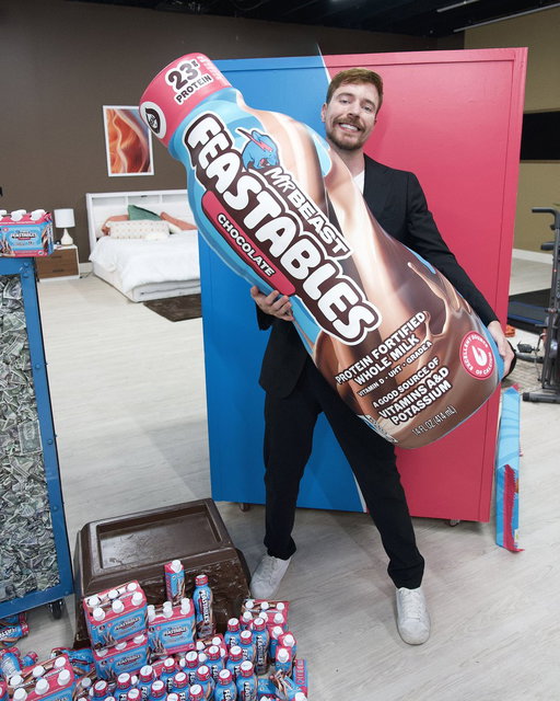 we revealed our new Chocolate Milk to the exes who were chained together in the new @MrBeast video, go watch! https://t.co/IofZv4Ehkr 