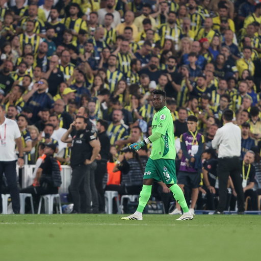 Andre Onana in his first match with 10-man Trabzonspor against Fenerbahçe:

- 29 shots faced 😳
- 8 saves 🧤
- 4 diving saves 🫸
- 1.63 goals prevented ❌
- 8.7 rating (@FotMob - MOTM) 📈 