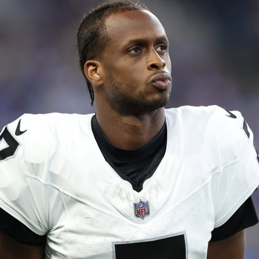 Pray for Geno Smith 😔🙏

Nothing's wrong with him, he's just ass 