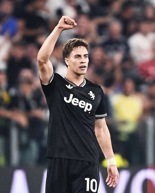 A Millî futbolcumuz Kenan Yıldız, Juventus'un Borussia Dortmund ile 4-4 berabere kaldığı UEFA Şampiyonlar Ligi maçında takımı adına 1 gol ve 1 asistlik katkı sağladı.

Tebrikler Kenan! 💪

#BizimÇocuklar 🇹🇷 