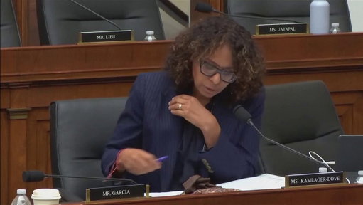 BREAKING: In a bizarre moment, FBI Director Kash Patel is asked about the infamous Dylan Roof church shooting of 9 Black parishioners, to which he replied "I'm sorry. Dylan Roof? Can you give me more information?"

Kamlager-Dove: "You're head of the FBI"😳

