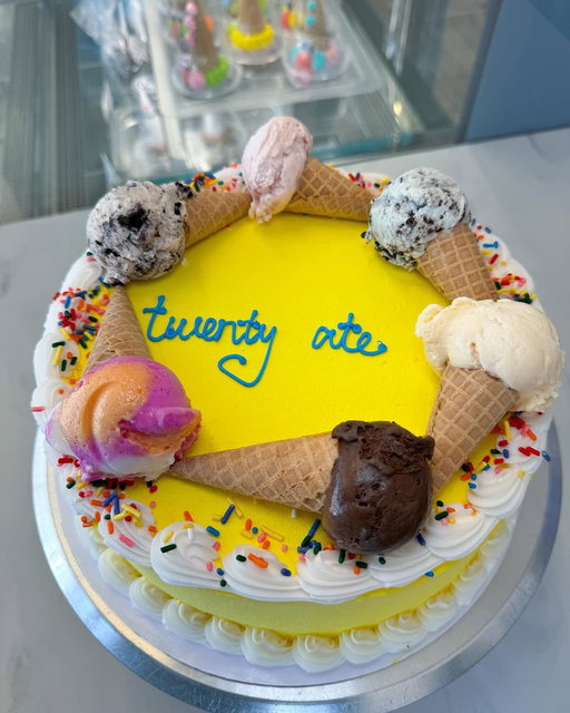 fact: birthdays aren't birthdays without cute cakes 🤭 