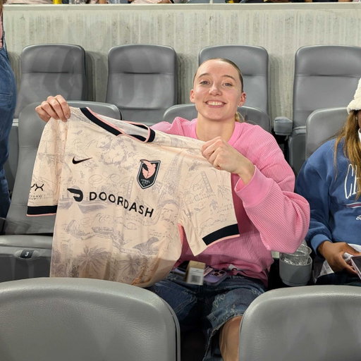 THE ROOKIE 🤩

2025 WNBA Rookie of the Year Paige Bueckers is in the house! 
