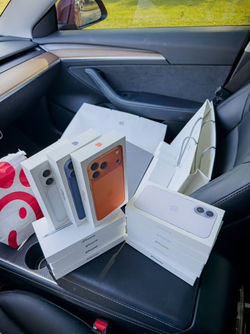 Picked up a few iPhone 17’s 