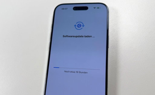 Apple Server immer noch am Limit bzw. jetzt wo die Amis noch dazu kommen oder Leute zuhause nach der Arbeit ihre neuen Geräte einrichten, geht gar nix mehr. Noch nie einen so bescheidenen iPhone Launchtag erlebt, was die Server angeht. #iPhone17 