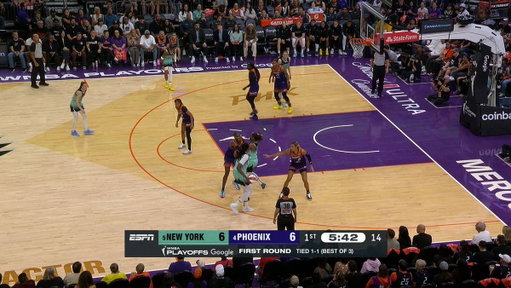 The rook is doing vet things 😏

Monique Akoa Makani gets the steal then scores in transition! 