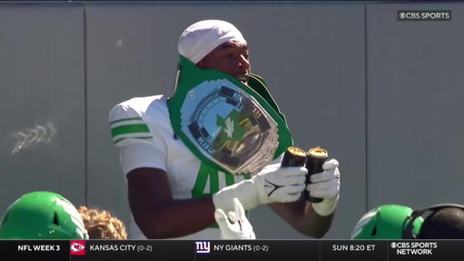 .@MeanGreenFB really hit the Stone Cold celly 😂 