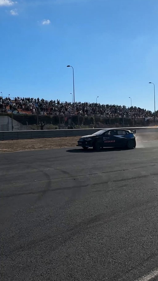 The 🍩nly way to celebrate 🎉💨

OC Veiby and Johan Kristoffersson burn up the track as KMS take the Team's title!

#WorldRX 