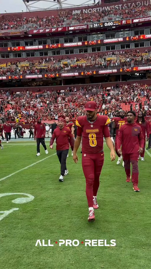 Marcus Mariota with 247 total yards and 2 touchdowns in the W 