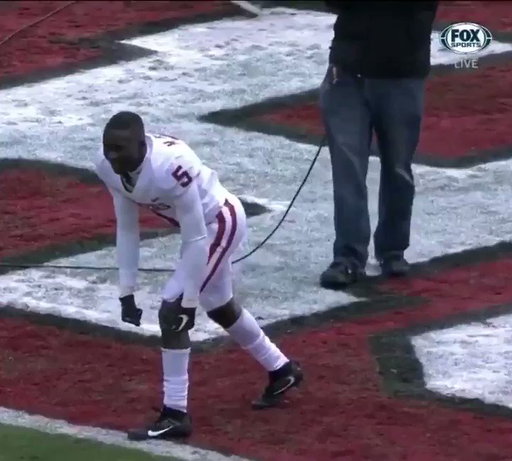 While at Oklahoma, a student tried to beat Hollywood Brown in a race with a 10-yard head start 🤣 