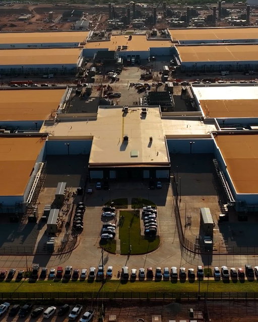 Together with @sama and the @OpenAI team, we’re developing three additional new AI data center sites in Shackelford County, Texas; Doña Ana County, New Mexico, and a site in the Midwest. 

Here’s the latest news on Stargate and the rapid progress at the flagship campus in Abilene, Texas: https://t.co/NpObL28Epz