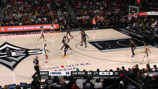Natasha Howard avoids the defense by finishing on the other side of the rim 👌 