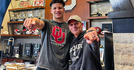 BREAKING: Five-star OT Cooper Hackett says he took a "good chunk less" money to flip from Texas Tech to Oklahoma.

“If I’m in the NFL which is what I want to do overall, that money is not going to matter and I’m going to bet on myself a good amount of the time and that’s what I’m doing.”

Story: https://t.co/daK2GDpyST