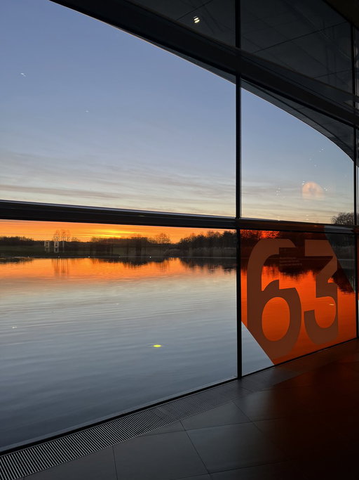 Sunsets at the MTC hit different 🌅

#McLaren 